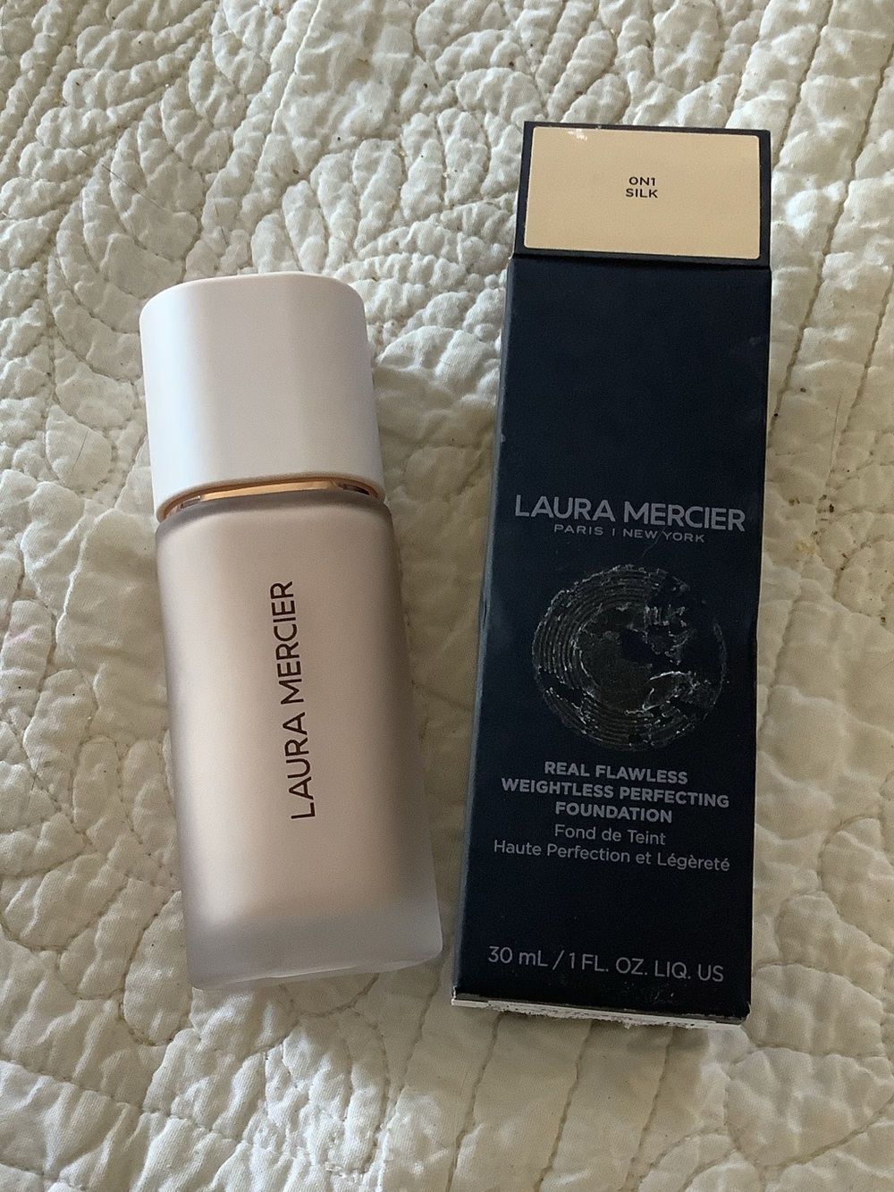 New Laura Mercier Real Flawless Weightless Perfecting Foundation - Silk (Light)